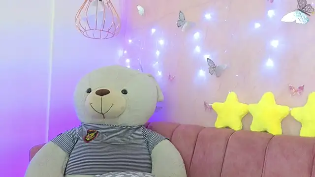 april bennett online show from December 1, 12:39 pm