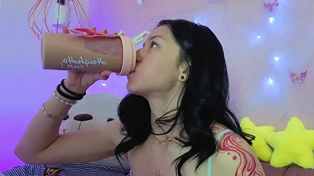 Snapshot of april_bennett chatting on February 9, 12:36 pm april bennett online show from February 9, 12:36 pm