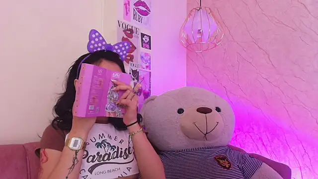 april bennett online show from November 14, 12:20 pm