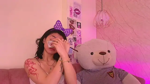 april bennett online show from November 17, 12:20 pm