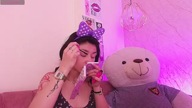 april bennett online show from November 5, 12:19 pm