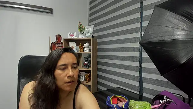 Snapshot of LeilaSmith_ chatting on July 6, 11:17 am LeilaSmith online show from July 6, 11:17 am