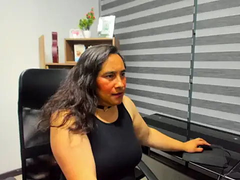 Snapshot of LeilaSmith_ chatting on July 1, 11:32 am LeilaSmith online show from July 1, 11:32 am