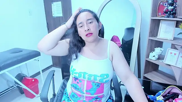LeilaSmith  online show from May 27, 12:01 pm