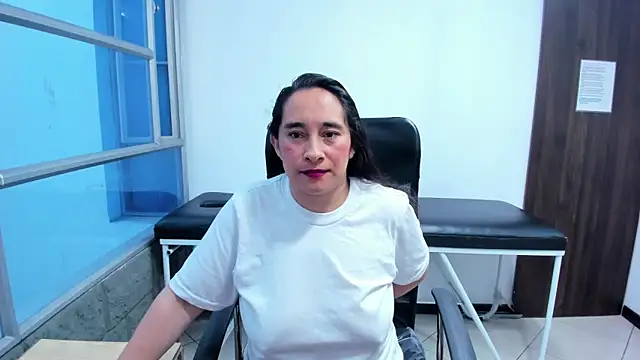 LeilaSmith  online show from January 6, 12:42 pm