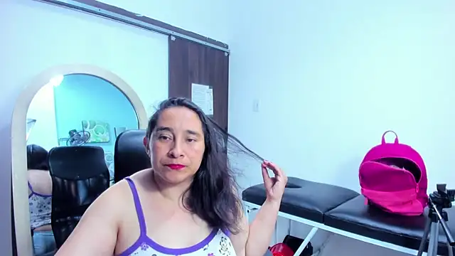 LeilaSmith  online show from May 11, 12:17 pm