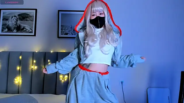 yanyaan online show from February 10, 8:41 pm