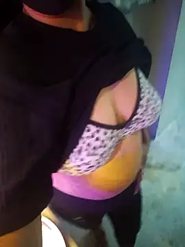 Snapshot of hottie_jenny9 chatting on September 19, 6:06 am hottie jenny9 online show from September 19, 6:06 am