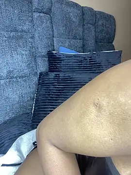 Snapshot of MilfBoobsxx chatting on June 9, 5:36 pm MilfBoobsxx online show from June 9, 5:36 pm
