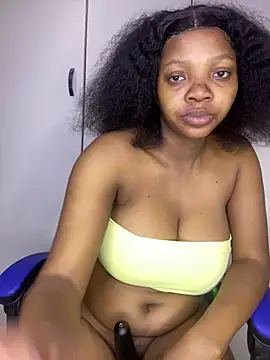 Snapshot of MilfBoobsxx chatting on July 10, 2:00 am MilfBoobsxx online show from July 10, 2:00 am