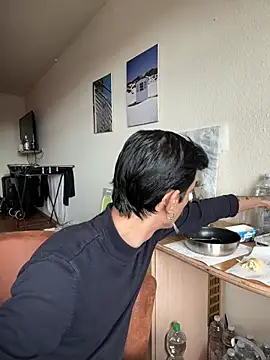 bisexevaa online show from April 20, 9:45 am