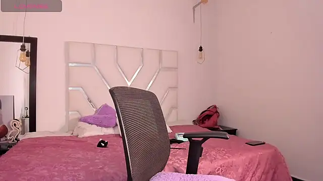 Snapshot of EnigmaRose_1 chatting on October 3, 5:31 am EnigmaRose 1 online show from October 3, 5:31 am