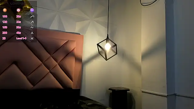 Snapshot of Caroline_daring chatting on July 12, 12:28 pm Caroline daring online show from July 12, 12:28 pm