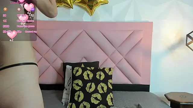 Snapshot of Caroline_daring chatting on July 16, 12:24 pm Caroline daring online show from July 16, 12:24 pm