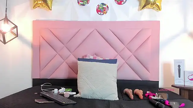 Snapshot of Caroline_daring chatting on June 19, 1:06 pm Caroline daring online show from June 19, 1:06 pm