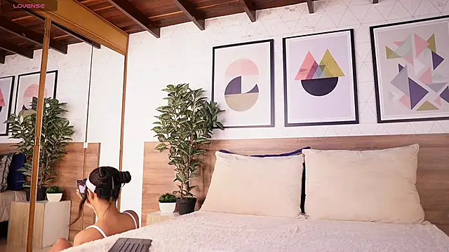 VictoriaShelby online show from April 9, 11:38 am