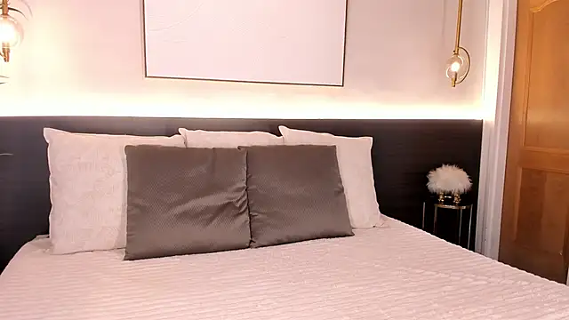 VictoriaShelby online show from September 27, 12:00 pm