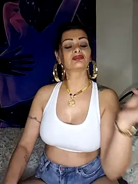 Snapshot of Pillango1212 chatting on December 16, 6:01 pm Pillango1212 online show from December 16, 6:01 pm