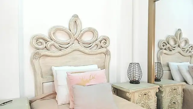 Snapshot of michell_blakke chatting on December 5, 11:42 am michell blakke online show from December 5, 11:42 am