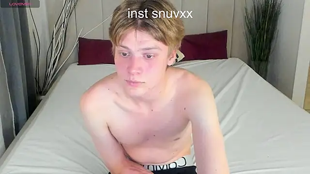 Snapshot of LouieEvans chatting on October 27, 7:48 pm LouieEvans online show from October 27, 7:48 pm