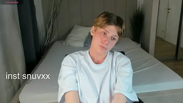 Snapshot of LouieEvans chatting on November 2, 8:58 pm LouieEvans online show from November 2, 8:58 pm