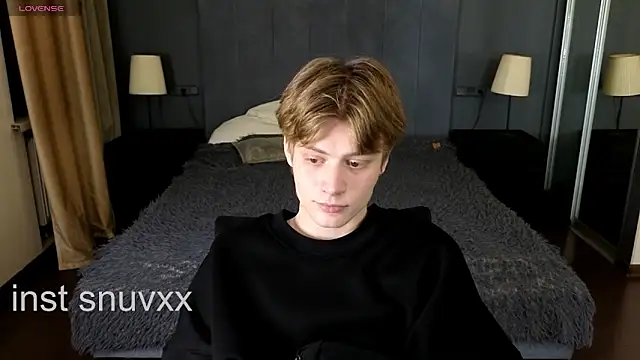 Snapshot of LouieEvans chatting on November 9, 9:30 pm LouieEvans online show from November 9, 9:30 pm