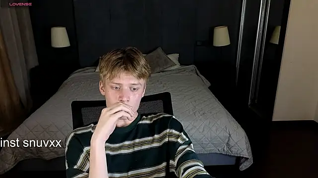 Snapshot of LouieEvans chatting on September 21, 9:42 pm LouieEvans online show from September 21, 9:42 pm