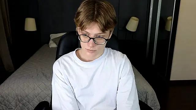 Snapshot of LouieEvans chatting on November 3, 9:18 pm LouieEvans online show from November 3, 9:18 pm