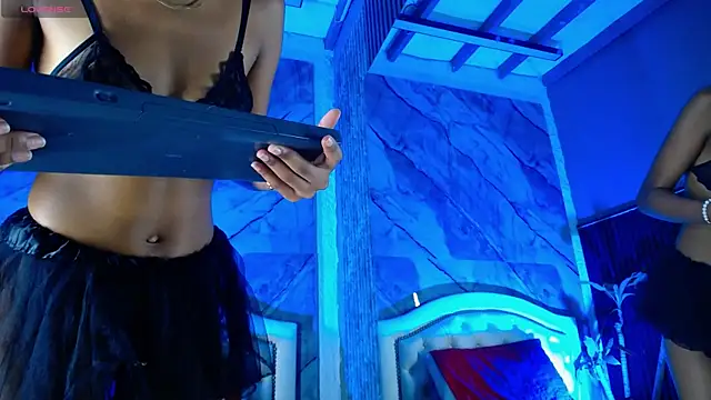 Snapshot of Alisha_Ebonyy chatting on October 31, 12:18 am Alisha Ebonyy online show from October 31, 12:18 am