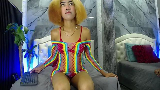 Snapshot of Alisha_Ebonyy chatting on November 19, 11:32 am Alisha Ebonyy online show from November 19, 11:32 am