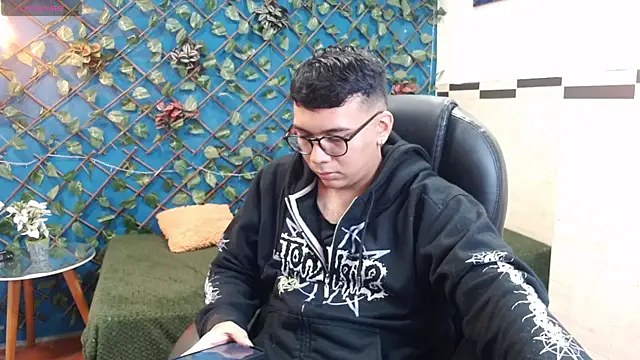 Snapshot of titanxero chatting on December 3, 12:59 pm titanxero online show from December 3, 12:59 pm