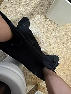 Snapshot of maxelbueno chatting on October 3, 8:43 pm maxelbueno online show from October 3, 8:43 pm