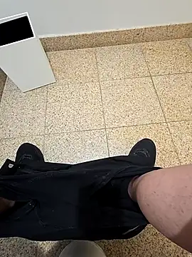 Snapshot of maxelbueno chatting on October 6, 7:58 pm maxelbueno online show from October 6, 7:58 pm