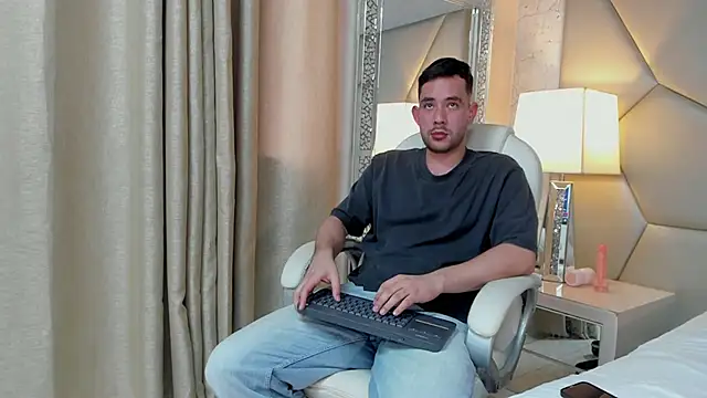 matti de lucaa online show from October 3, 6:09 pm
