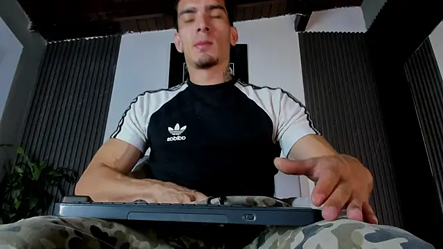 Snapshot of John_Apolo1 chatting on September 17, 2:52 pm John Apolo1 online show from September 17, 2:52 pm