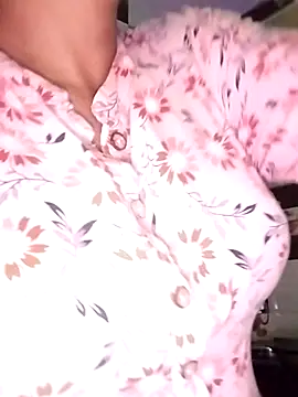 Snapshot of Hot-Pooja25 chatting on March 13, 6:24 pm Hot-Pooja25 online show from March 13, 6:24 pm