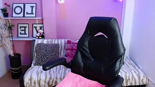 KendallWood  online show from November 11, 7:52 pm