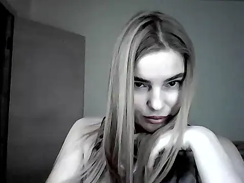 Zeriellee online show from May 12, 12:00 pm