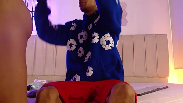 hot people1 online show from March 31, 1:35 pm