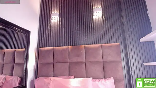 Snapshot of Sussy_Vixen chatting on March 3, 3:57 am Sussy Vixen online show from March 3, 3:57 am