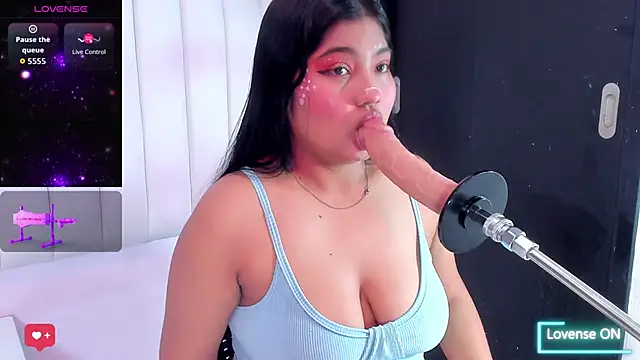 Snapshot of mysticlatina1 chatting on November 1, 12:21 pm mysticlatina1 online show from November 1, 12:21 pm