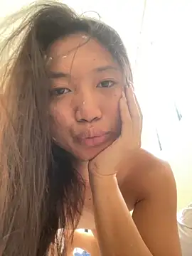 Snapshot of cassie_cakes chatting on November 18, 1:43 am cassie cakes online show from November 18, 1:43 am