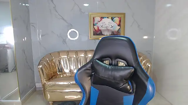 catalina5 s online show from December 19, 1:24 pm