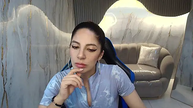 nadia r  online show from July 18, 7:44 pm