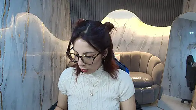 nadia r  online show from June 19, 7:41 pm