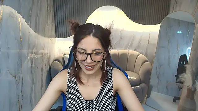 nadia r  online show from June 20, 7:41 pm