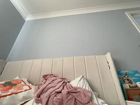Snapshot of petitelucyXoxx chatting on May 15, 8:45 am petitelucyXoxx online show from May 15, 8:45 am