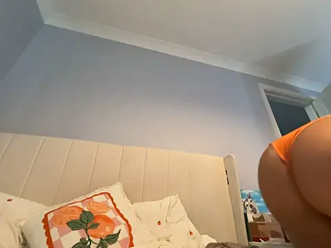 Snapshot of petitelucyXoxx chatting on May 18, 6:01 pm petitelucyXoxx online show from May 18, 6:01 pm