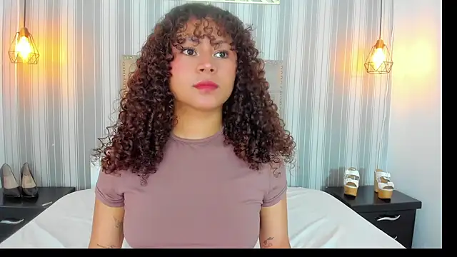 Snapshot of Sofiapassionne chatting on July 8, 1:56 pm Sofiapassionne online show from July 8, 1:56 pm