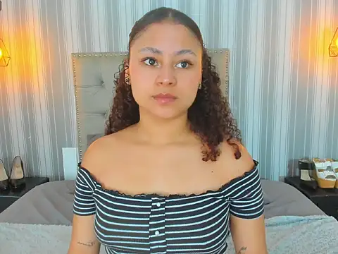 Sofiapassionne online show from February 25, 2:06 pm